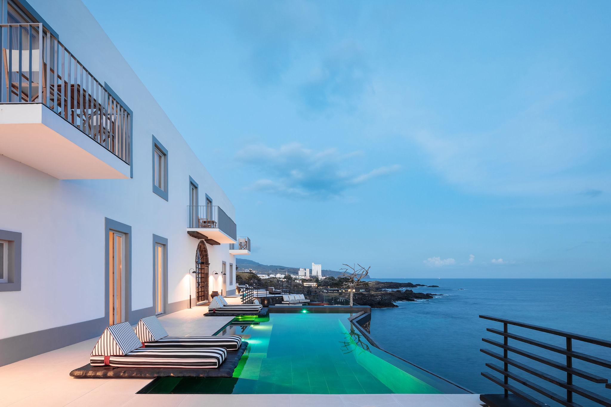 White Exclusive Suites & Villas 5*